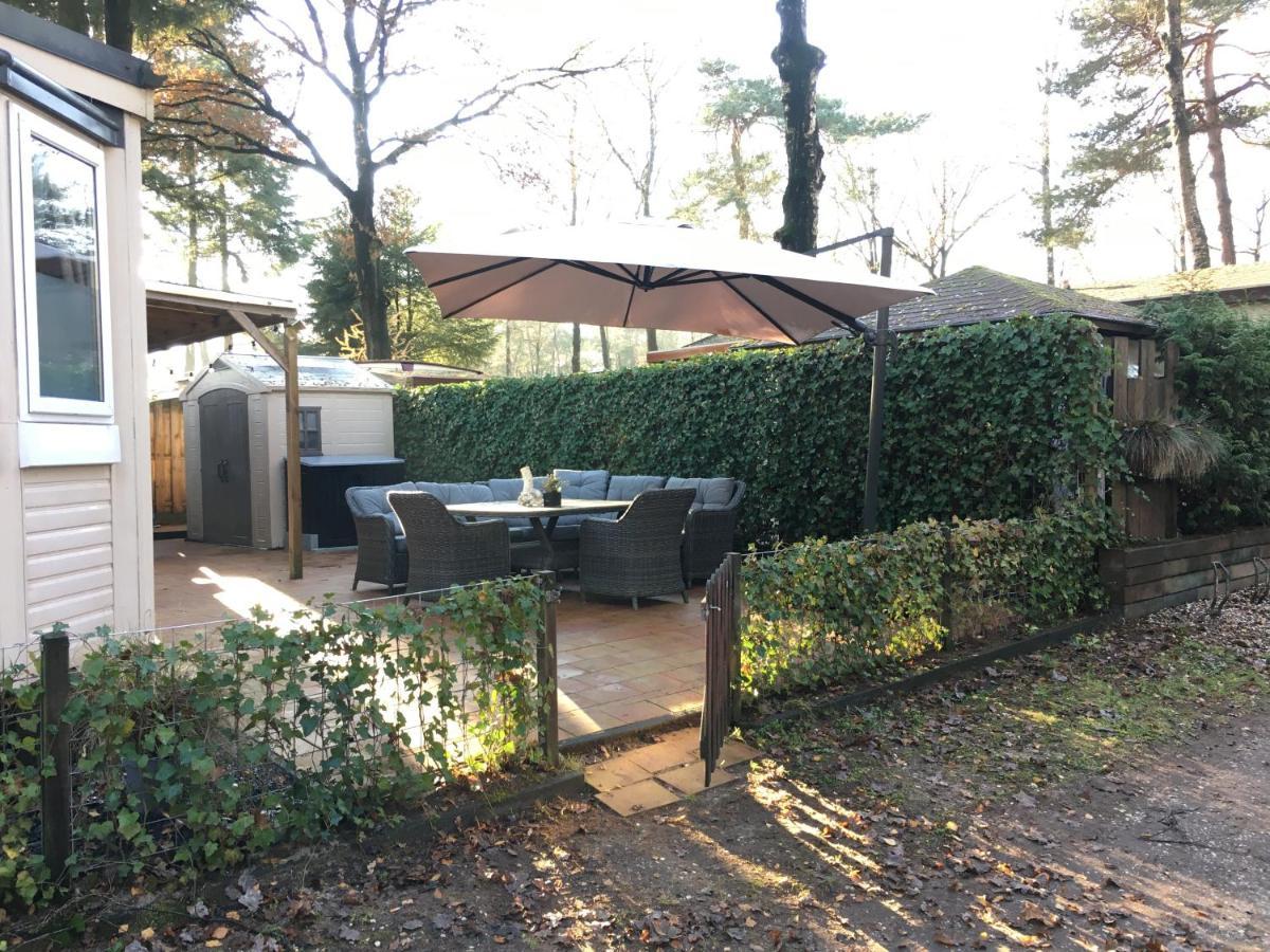 Prachtige Luxe Chalet Op De Veluwe Nabij Hoenderloo Exteriör bild